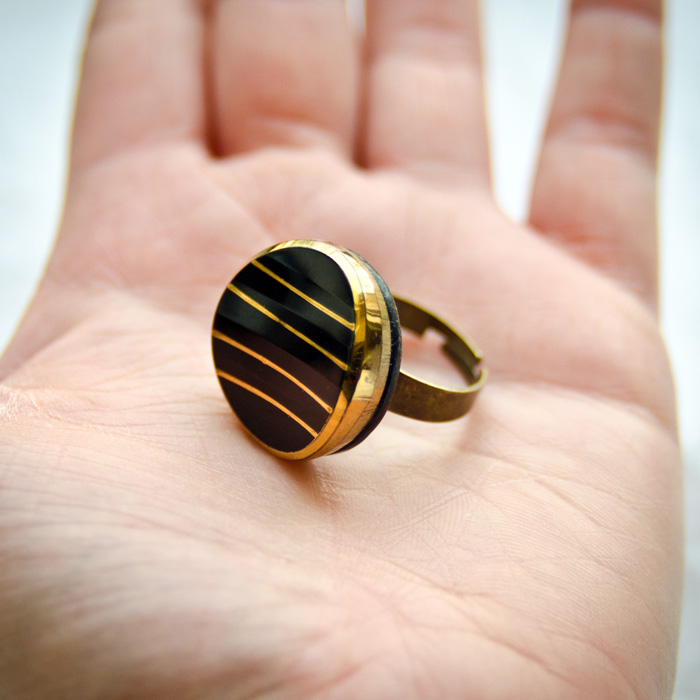 Button ring striped 1920
