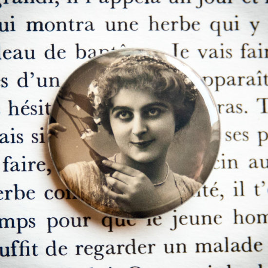 Badge vintage 32mm Bonne fête Ernest 7 novembre 1912