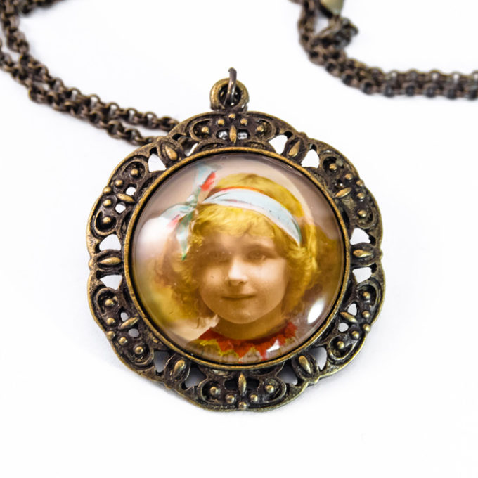 Assuna Sautoir Jeune Fille vintage