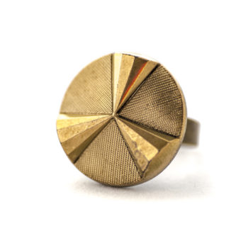 Assuna - Grande bague Angèle dorée - Bague bouton ancien d'inspiration vintage