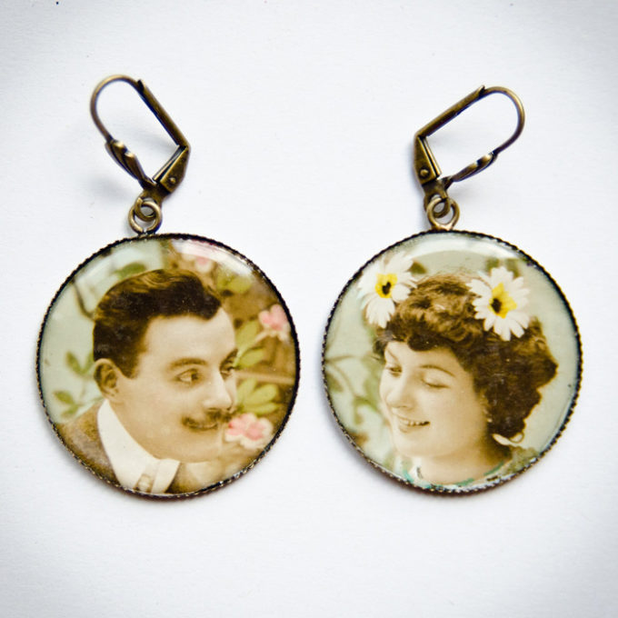 Boucles couple marguerites carte postale