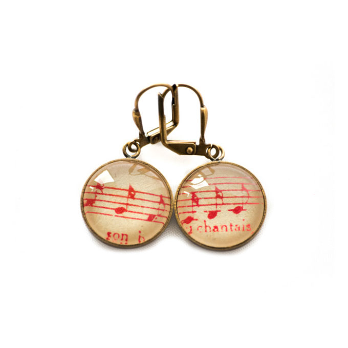 Boucles d'oreilles dorées Partitions Notes rouges Chant