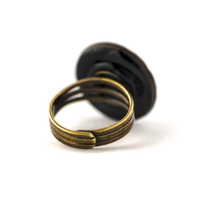 Assuna – Grande bague Sybille dorée dos – Bague bouton ancien d’inspiration vintage