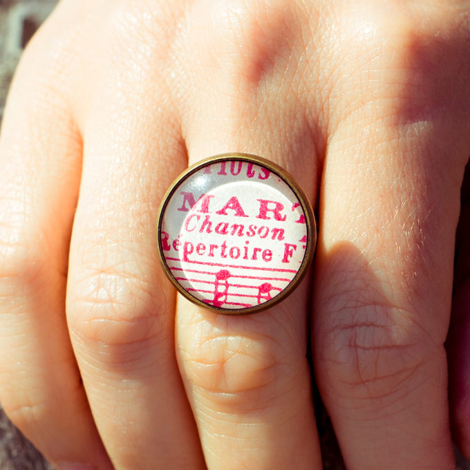 Bague partition ancienne notes roses chanson détail