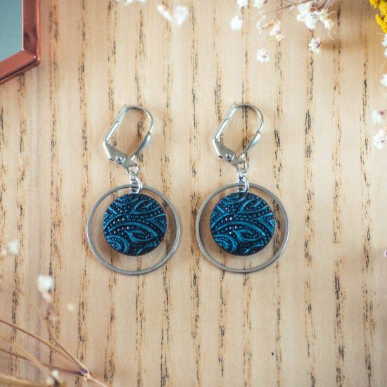 Assuna – Boucles d’oreilles petites dormeuses cercles Garance bleu inspiration vintage