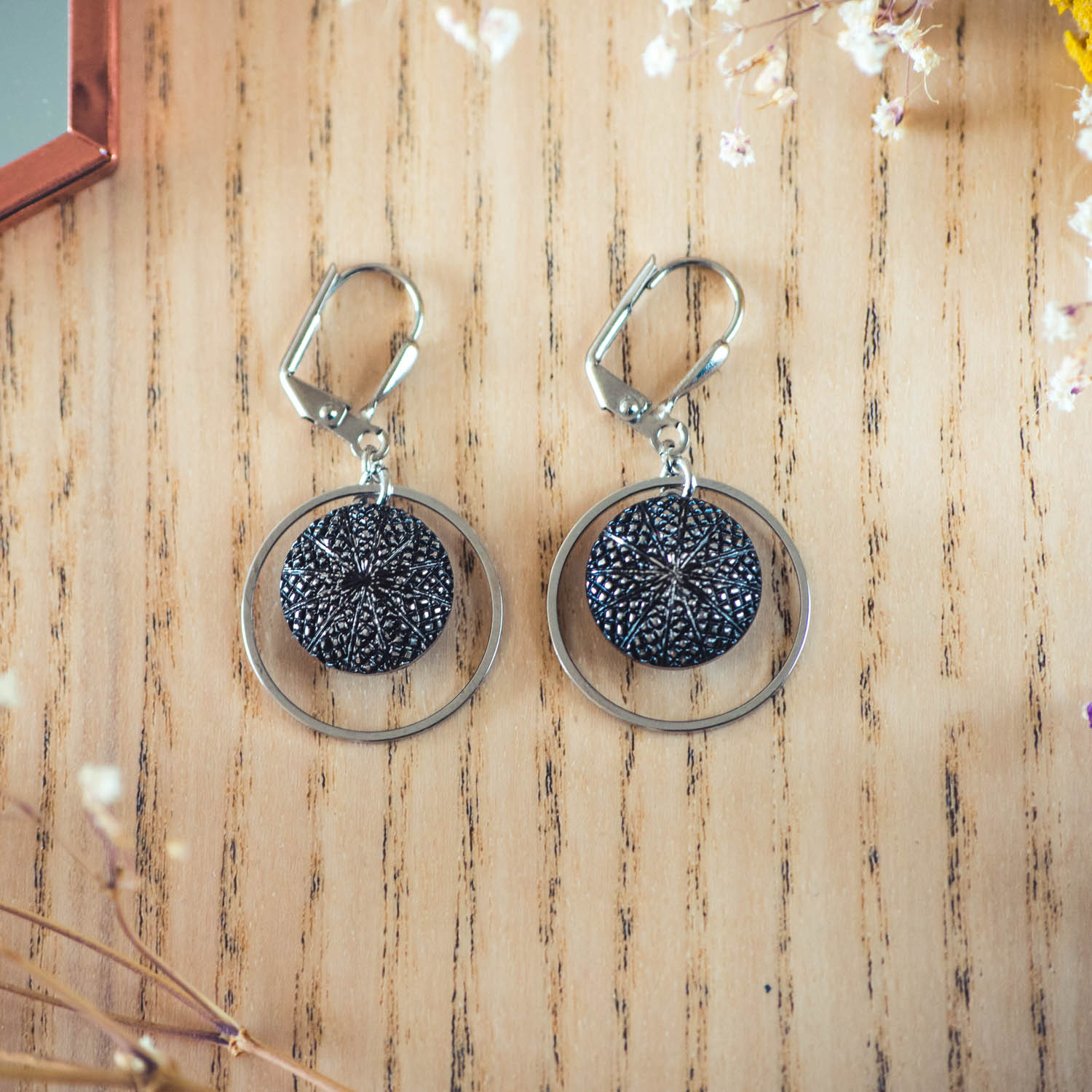 Assuna – Boucles d’oreilles petites dormeuses cercles Victoire argent inspiration vintage