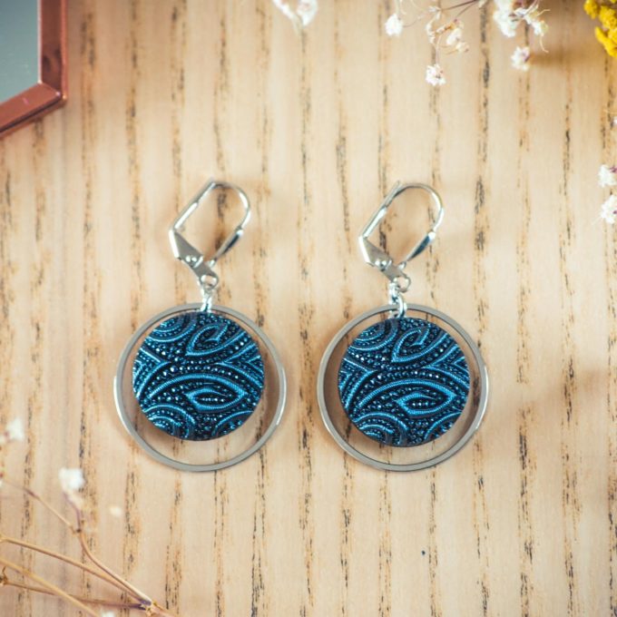 Assuna - Boucles d'oreilles tendance grandes dormeuses cercles Garance bleu inspiration vintage