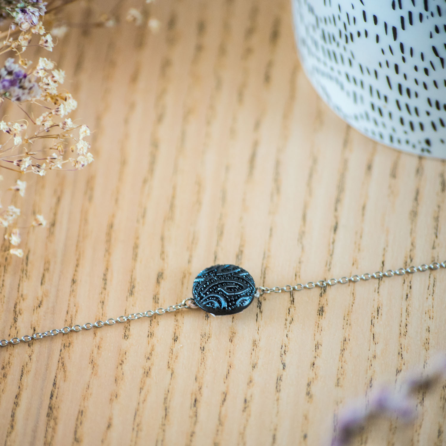 Assuna – Bracelet simple chaîne Garance bleu – inspiration vintage