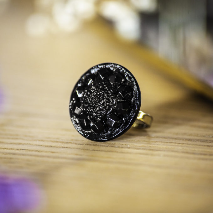 Bague Sybille noir - bouton ancien - inspiration vintage