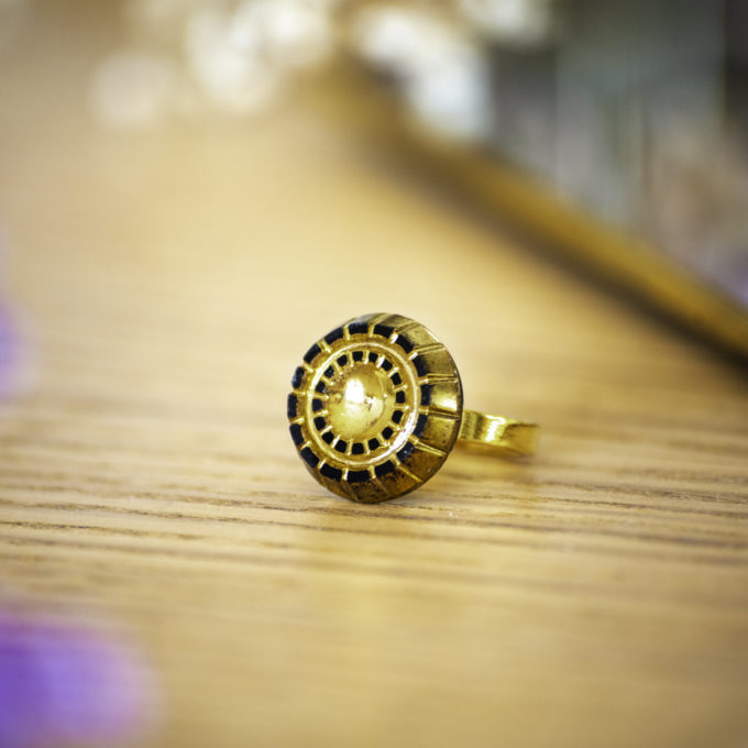 Petite bague Mathilde dorée - bouton ancien - inspiration vintage