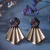 Assuna - Boucles Comète Angèle bronze - Boucles d'oreilles bouton ancien sur estampe en éventail