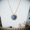 Assuna - Collier Solare Eugénie bleu - Collier vintage bouton ancien sur estampe solaire