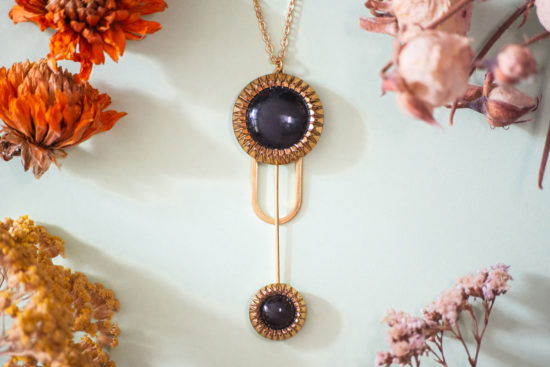 Assuna - Collier Ysée Eva - bijoux léger géométrique bouton ancien inspiration vintage