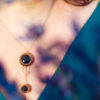 Assuna - Collier Ysée Eva - bijoux léger géométrique bouton ancien inspiration vintage - look