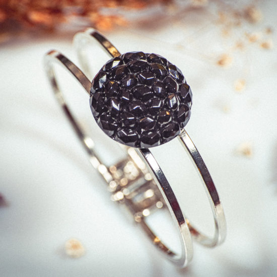 Assuna – Bracelet vintage Gilberte noir – bouton ancien 1940