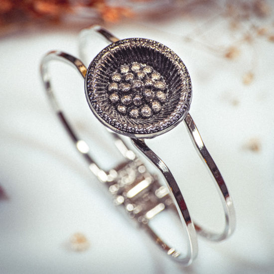 Assuna – Bracelet vintage Myrtille gris irisé – bouton ancien 190