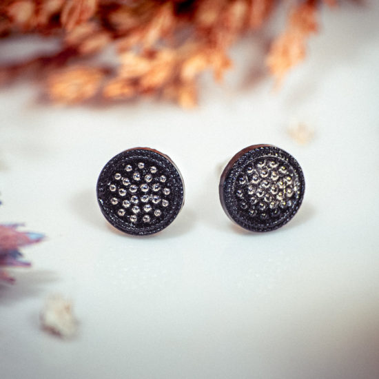 Assuna – Boucles d’oreilles puces Perette gris et noir – bouton ancien 1940 – clous d’oreilles acier inoxydable