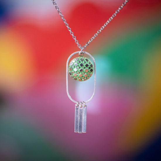 Assuna Medusa Obélia collier Eugénie vert   – bijou vintage bouton ancien rétro collier ajouré collier léger bijou unique