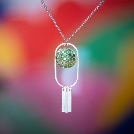 Assuna Medusa Obélia collier Eugénie vert   – bijou vintage bouton ancien rétro collier ajouré collier léger bijou unique