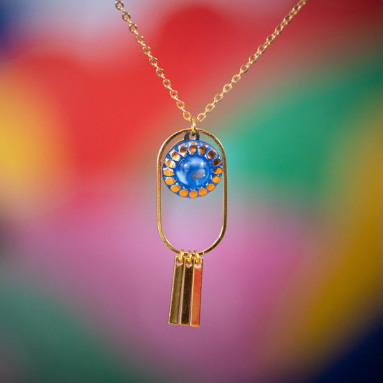 Assuna Medusa Obélia collier Fantine bleu et doré – bijou vintage bouton ancien rétro collier ajouré collier léger bijou unique