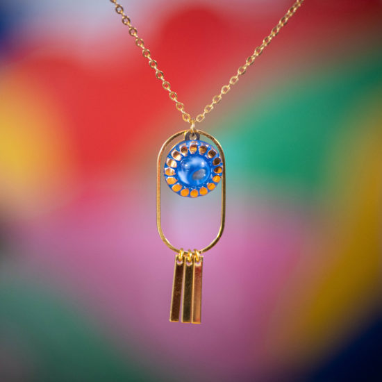 Assuna Medusa Obélia collier Fantine bleu et doré – bijou vintage bouton ancien rétro collier ajouré collier léger bijou unique