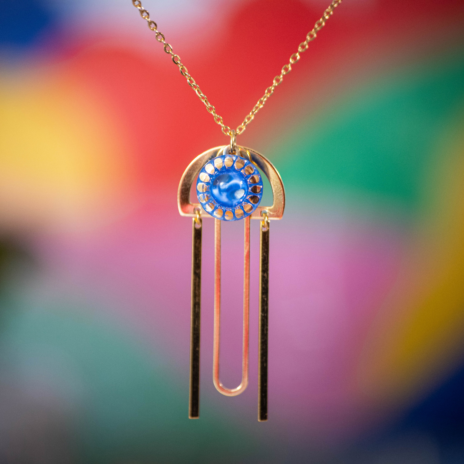 Assuna Medusa Pelagia collier Fantine bleu et or – bijou vintage bouton ancien rétro collier ajouré collier léger bijou unique