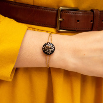 Bracelet double chaîne Daisy - bouton ancien 1940 - Assuna - bijoux d'inspiration vintage